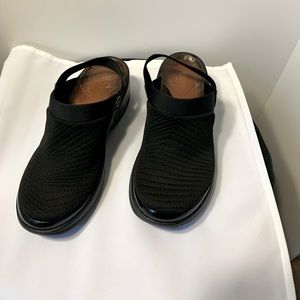 Women BZees kitty clog Black size 8M